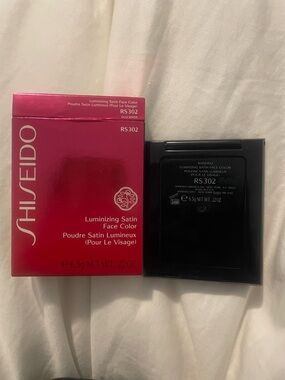 Shiseido Luminizing Satin Face Color RS302 - Hot Pink & Black Compact